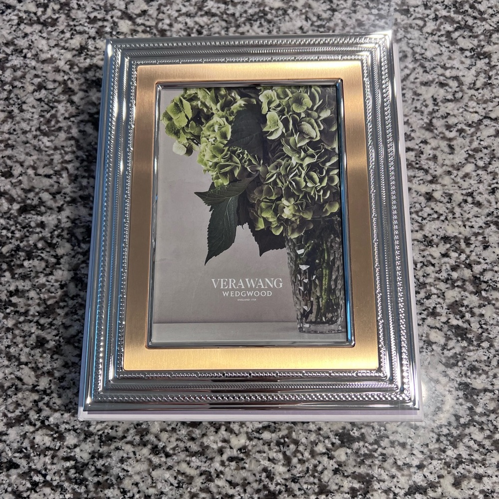 VERAWANG Wedgewood Silver and Gold Picture Frame